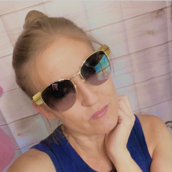 NEW GUCCI Sunglasses✨Authentic Gold Frame Gray Cat Eye Lenses GG0521S - Picture 2 of 15